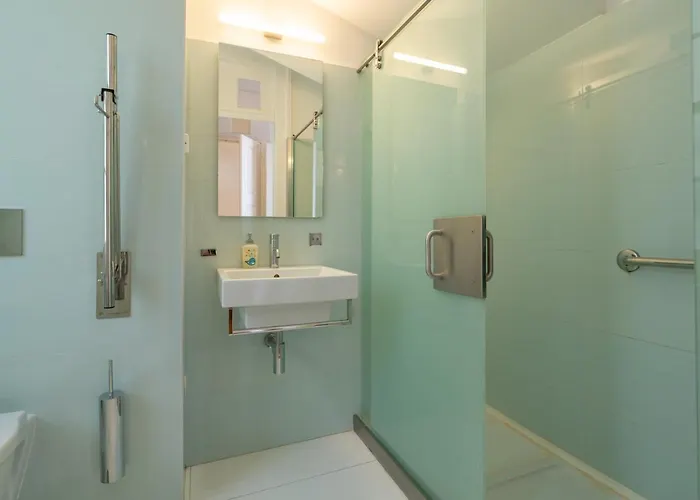 Lounge & By Host Wise Hostel Porto