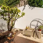 Lounge & By Host Wise Hostel Porto