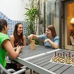 Hostel Lounge & By Host Wise Porto