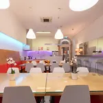 Hostel Lounge & By Host Wise Porto