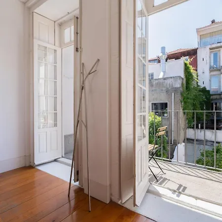 Lounge & By Host Wise Hostel Porto