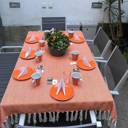 Lounge & By Host Wise Porto