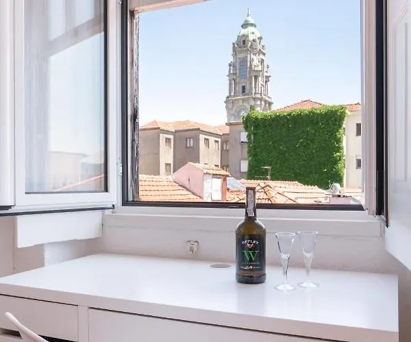 Lounge & By Host Wise Ostello Oporto