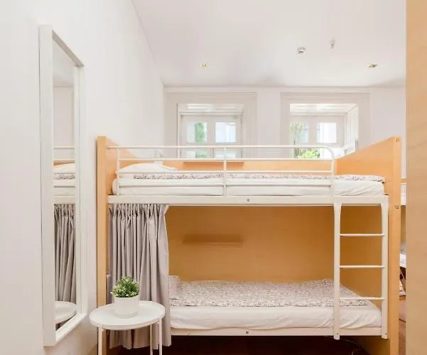 Lounge & By Host Wise