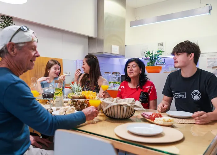 ホステル Lounge & By Host Wise