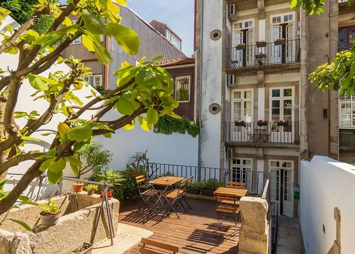 Lounge & By Host Wise