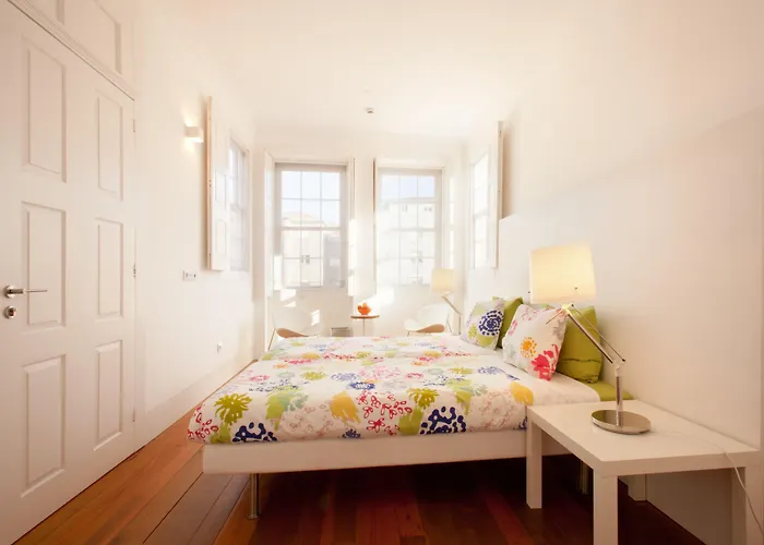 Lounge & By Host Wise Porto