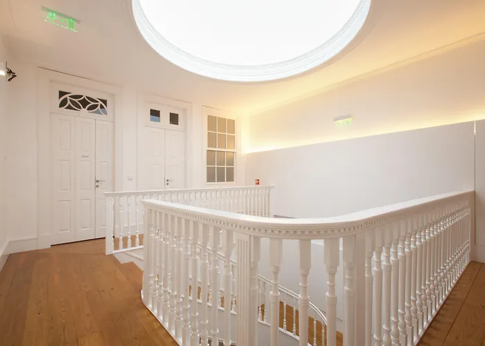 Lounge & By Host Wise * ポルト