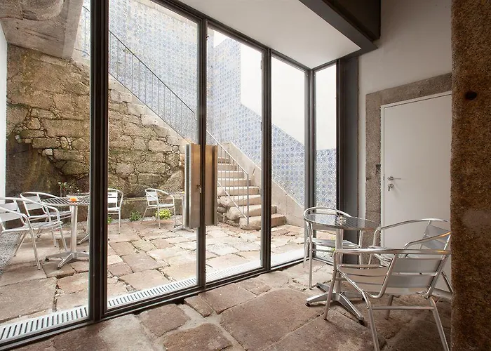 Lounge & By Host Wise Porto