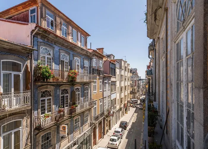 Lounge & By Host Wise Ostello Oporto