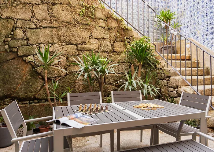 Lounge & By Host Wise Ostello Oporto