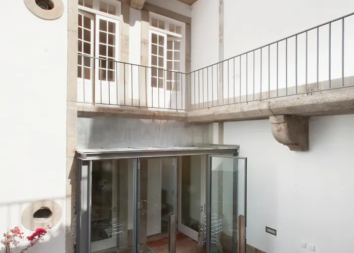 Lounge & By Host Wise Oporto