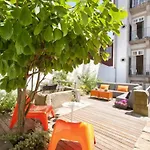 Lounge & By Host Wise Porto