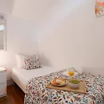 Albergue Lounge & By Host Wise *